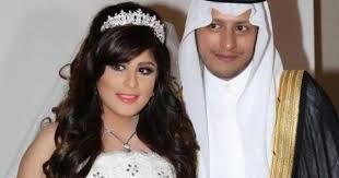 علقت الفنانة زارا البلوشي على إحدى معجباتها التي استفسرت عن زوجها ولماذا لا يتحرك معها فردت زارا على التعليق قائلة: Ø²Ø§Ø±Ø§ Ø§Ù„Ø¨Ù„ÙˆØ´ÙŠ ØªØ­Ø¯ Øª Ø¹Ø§Ø¦Ù„ØªÙ‡Ø§ ÙˆØ£Ø«Ø§Ø±Øª Ø§Ù„Ø¬Ø¯Ù„ Ø¨Ø²ÙˆØ§Ø¬Ù‡Ø§ Ø§Ù„Ø«Ø§Ù†ÙŠ ÙˆØ¨Ù‡ÙˆÙŠØ© Ø¹Ø±ÙŠØ³Ù‡Ø§