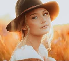 Kathleen Leighton's Instagram, Twitter & Facebook