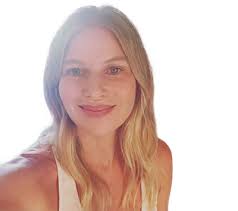 Robyn Pope's Instagram, Twitter & Facebook