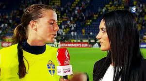 Lotta schelin har gjort fler mål i det svenska landslaget än någon annan, 88 stycken på 185 landskamper, hon har fått diamantbollen fem gånger, fler än någon annan kvinna. Tags Lotta Schelin Listhearts Com