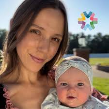 As A Teacher, I Was Drawn to Become A Surrogate. An Interview with  Anne-Marie