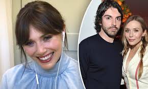 They both are majoring in acting, they have pretty similar personalities and even have the same taste in foods. Elizabeth Olsen Reveals She Is Married As She Subtly Calls Robbie Arnett Her Husband Daily Mail Online