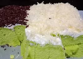 Ayak terigu baking soda, dan baking powder, kemudian sisihkan. Resep Bolu Kukus Pandan Gampang