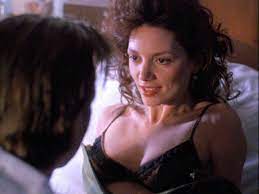 Naked Joanne Whalley in Kill Me Again < ANCENSORED