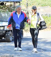 Tony bennett is pictured with wife susan crow in nyc. Tony Bennett 94 Is In High Spirits As He Strolls With Doting Wife Susan Crow 54 In Nyc Aktuelle Boulevard Nachrichten Und Fotogalerien Zu Stars Sternchen