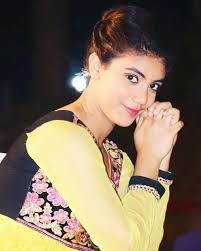 Aqsa Khan (@maqsakhan)