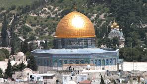 He observed that the bedrock adjacent the rock inside the dome of the rock was rather flat and only started to dip near the outer walls. The Significance Of The Rock Sakhrah Inside The Al Aqsa Mosque Islamicity