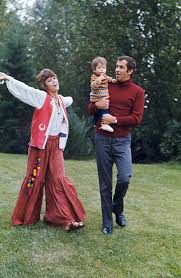 Jane Fonda And Roger Vadim With Their Daughter Vanessa Vadim At Home In The Countryside Near Houdan In France 1969 Photos B Jane Fonda Family Album Old Love