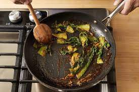 Traditional hawaiian soy & sesame marinated with purple cabbage, edamame, pickled beetroot baby corn, radish & avocado on rice. Chicken Yakiniku