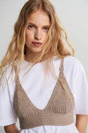 Machine knit out of 100% cotton, unlined. Ariel Knitted Singlet Tops Gina Tricot