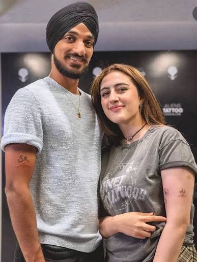 Arshdeep Singh and Samreen Kaur confirm their love with tattoos on their  arms. ❤️ “SK” for Samreen Kaur on Arshdeep's arm and “AS” for Arshdeep Singh  on Samreen's arm. #arshdeepsingh #teamindia