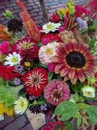 5 reasons why buying local flowers is a must whatever occasion you are about to celebrate with those dear to you, giving flowers will always be an ordinary yet meaningful gesture. Bluegreen Gardens How To Find Local Farm Flowers