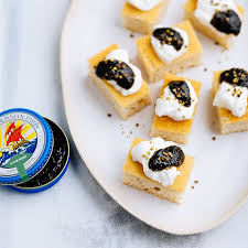 Focaccia Caviar Presse Burrata Fleur De Caviar En 2020 Focaccia Caviar Dessert