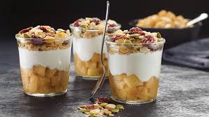 Petits Pots De Pommes A La Cannelle Et Muesli Maison Recipe In 2020 Cinnamon Apples Homemade Muesli Muesli