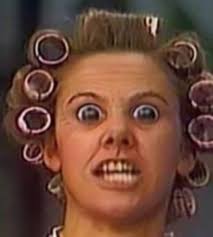 🚨| ELLAS SI IMPONEN MODA, PERO JAMÁS SERÁN UNA MODA 💋| MadreaGaga y  madreRiri dando lecciones a las teencitas peluquer/\s que juran que su fav  está por encima de reinas del pop