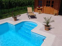 Die Perfekte Poolumrandung Von Hauser In Osterreich Schwimmbad Schwimmbadumrandung Garten Gartengestaltung Pool Poolran Natursteine Pool Umrandung Pool