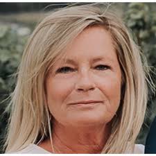 Strangers Help with Broken Car in West Kelowna Roundabout