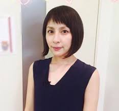 短め前髪が新鮮 30代後半 40代のための大人可愛いショート ボブヘア ヘアカタログ piece of cake ピース オブ ケイク 2021 ボブヘア ショートボブのヘアカット ボブ 前髪 短め
