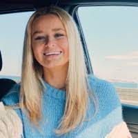 Jillian Hobson's Instagram, Twitter & Facebook