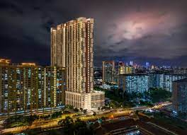 Strategically located at jalan sultan ismail, easy access via lrt/monorail stations and major expressways, platinum suites is central to notable hq in the central business district (cbd). Starproperty