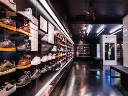 Nike And Foot Locker Just Opened Up The Biggest House Of Hoops Ever And It S Awesome Sneakernews Com Big Houses Foot Locker House