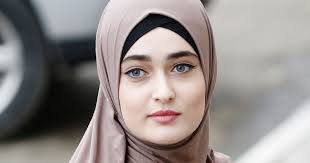 Home hair & beauty salons. A Women Only Hijab Friendly Salon Grows In Brooklyn Iranian Beauty Beautiful Muslim Women Muslim Girls