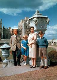 Home to the queen and over 900 years of royal history. Die Konigliche Familie Im Park Von Schloss Windsor Foto Dpa