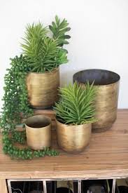 Set 4 Metal Flower Pots Aged Brass Finish Dimensions In Large 6 D X 7 T By Kalalou Kalalou Is A Wholesale Man Metal Flower Pots Flower Pots Metal Flowers