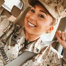 Amanda Dorrell's Instagram, Twitter & Facebook