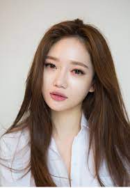 Chocolate brown is a universally flattering asian hair color. ì¸„ Chuu Nice To Meet Chuu Hair Color Asian Korean Hair Color Asian Eyebrows
