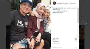Isu perceraian antara laudya cynthia bella dan sang suami, engku emran semakin santer terdengar. Laudya Cynthia Bella Engku Emran Erra Fazira Kompak Demi Anak Showbiz Liputan6 Com