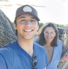 Sherri Goering's Instagram, Twitter & Facebook