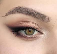 If You Re A Bit Of A Make Up Buff Then You Ll Love To Keep On Top Of The Latest Makeup Trends And Incorporating Skin Makeup Eyeliner Looks Natural Eye Makeup