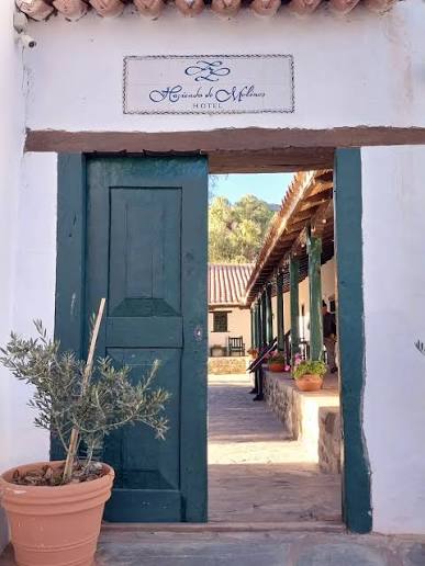 📍Molinos, Valle Calchaquí, Provincia de Salta. Ubicado en el corazón del Valle Calchaquí, a orillas del río del mismo nombre, Molinos es uno de los pueblos más encantadores y representativos del noroeste