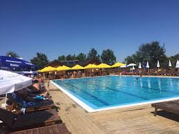 Pe langa serviciile obisnuite de cazare va punem la dispozitie piscina. Cazare Bucovina Pensiuni Bucovina Cacica Casa Domneasca