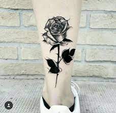 Pin De Lindsay Kesler Em Hacerse Un Tatuaje Tatuagem Tatuagem Rosa Tatuagens Aleatorias O papel que a sua escolha de rosa tera na tatuagem depende da determinada cor da rosa. tatuagem rosa