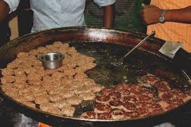 Lucknow Must Try Dishes Cuisines Awadhi Food Famous Food In Lucknow Sharmaji Ki Chai Tunday Kebab Malai Ki Gilori Lucknow P Kebab Recipes Desi Street Food Food