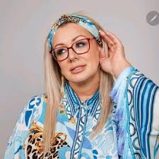 Kim Mcfarlane's Instagram, Twitter & Facebook