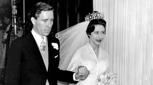 Zwei szenen aus der tourneefassung des musicals elisabeth, hier mit u.a. Von Der Queen Bis Kate Die Hochzeitskleider Der Britischen Royals Stern De