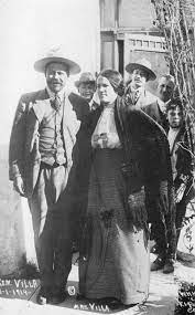 Villa Y Su Esposa Luz Corral De Villa Mexican Revolution Mexico History Pancho Villa
