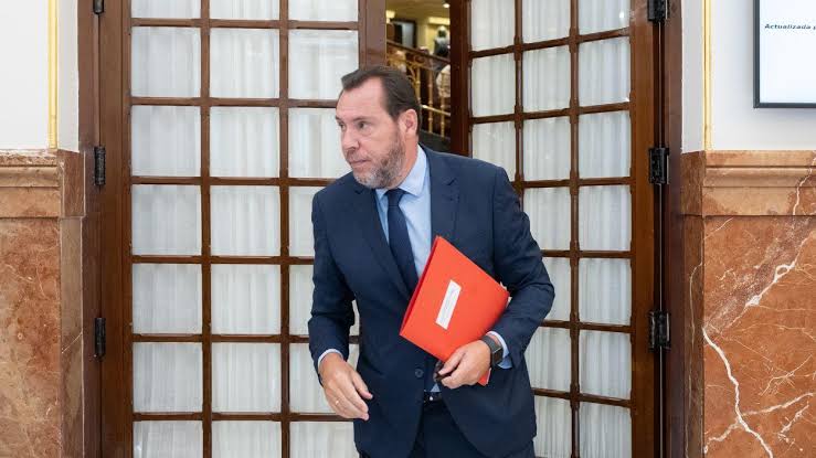 Oscar Puente destroza con una frase la excusa de Ayuso para comprar el ático