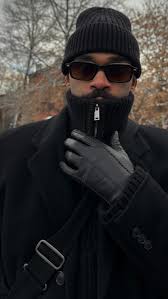 Do I count as the color 🤔 • • • #mensfashion #streetstyle #ootdmens  #fashion #outfitvideo