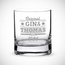 Wir haben 10 ideen für die geburtstagsfeier im büro wie werden bei ihnen im büro geburtstage gefeiert? Ginglas Mit Gravur Gin Und Geburtstag Personalisiert Gin Glaser Selbst Gestalten