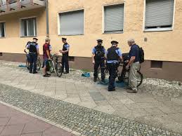 Polizei Berlin On Twitter Noch Bis 12 30 Uhr Codieren Unsere Kolleg Des A33 Azubis Ihr Fahrrad In Der Levetzowstr In Moabit Dafurdich Die Ganz Kleinen Tsm Https T Co Cjkmnqhsok