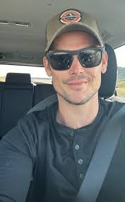 Congratulations 👏🏼🎉 to me fans I just signed a new 2026 contract with  the "THE YOUNG AND THE RESTLESS" Only my real fans will say congratulations  🎉👏🏼