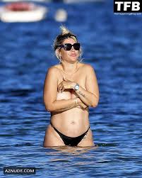 The Sizzling Wanda Nara's Unforgettable Explicit Performances