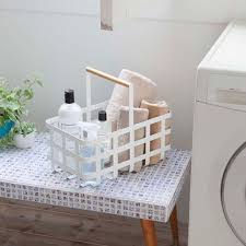 取っ手付きで持ち運びもラクラク 取っ手付き深型バスケット トスカ のご紹介です シンプルなデザインなのでランドリーやバス キッチン リビングなど様々なシチュエーションで活躍します 洗濯洗剤や洗濯小物 タオル類 キッチンのストック類や食材など雑多で