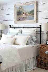 What S New In Fixer Upper Farmhouse Home Decor Volume 19 The Cottage Market Land Schlafzimmer Franzosische Land Schlafzimmer Schlafzimmer Design