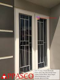 Ada banyak cara menambah kemanan rumah anda, salah satunya dengan memasang teralis jendela dan teralis pintu. Teralis Jendela Minimalis Besi Kotak Di Ciomas Bogor Jual Kanopi Tralis