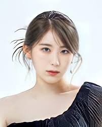 Iz*one bei den golden disk awards 2019. 210831 Lee Chaeyeon Naver Profile Update R Izone